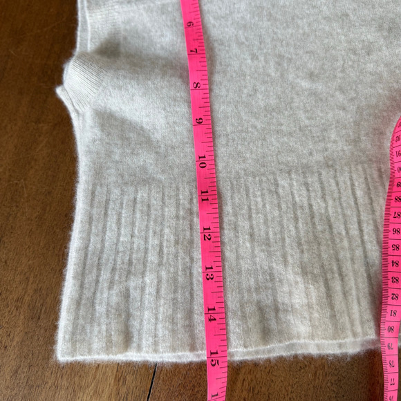 Maison de Papillon Mongolian Cashmere Crop Turtleneck Sweater Sleeveless CreamXS - Picture 13 of 15